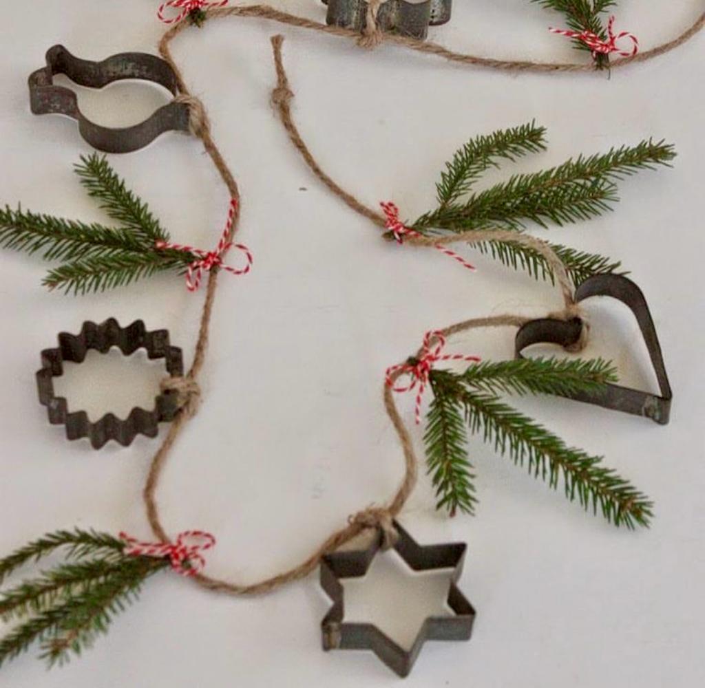 Garland Christmas decoration made from cookie cutters for an easy eco-friendly idea.